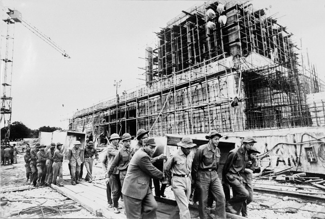 Xây dựng lăng Chủ Tịch Hồ Chí Minh