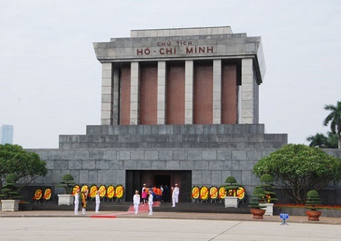 Thăm viếng Chủ Tịch Hồ Chí Minh